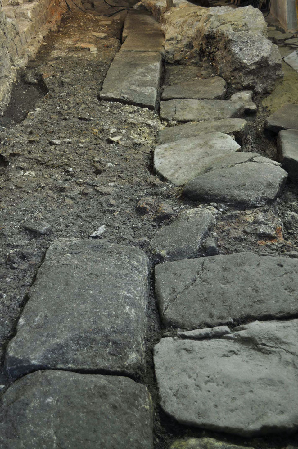 A section of the roman road and pavement (Archive of the Veneto Regional Board for Archeological Heritage)