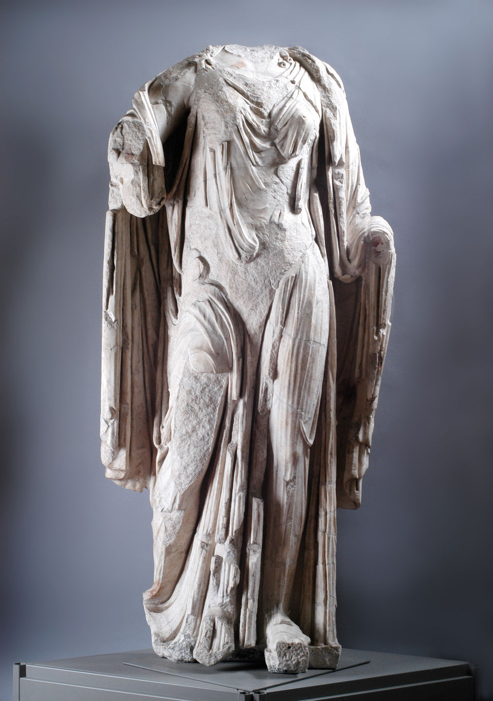 Teatro Berga, statua attribuibile ad Agrippina Minore, età claudia metà I secolo d.C. (Archivio Museo Naturalistico Archeologico di Vicenza)