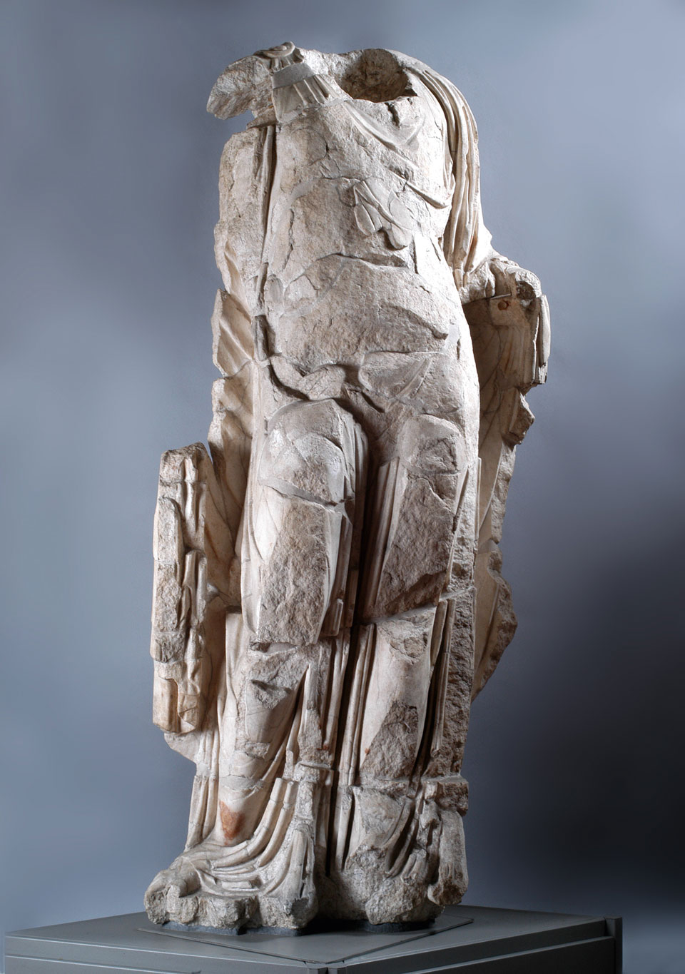 Teatro Berga, statua attribuibile ad Antonia Minore, età claudia metà I secolo d.C. (Archivio Museo Naturalistico Archeologico di Vicenza)