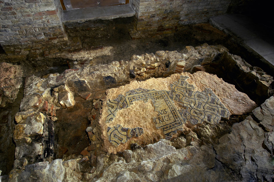 Mosaico policromo con dedica (Archivio Soprintendenza per i Beni Archeologici del Veneto)